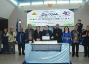 STT IKAT Berikan Penghargaan kepada Yulianus Henock Senator RI STT IKAT Jakarta Rayakan Dies Natalis ke 40 Tahun Tetap Berkiprah Secara Kontektual dan relevan