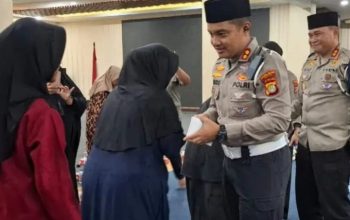 Satlantas Polres Metro Depok  Mengadakan Kegiatan Sosial Menyantuni Anak Yatim Piatu