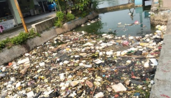 Warga Depok Masih Acuh terhadap Sampah. Menurutnya Pemerintah Belum Tegas